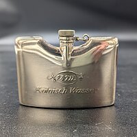 K&ouml;lnisch Wasser der Marke 4711 in einem goldenen Flakon