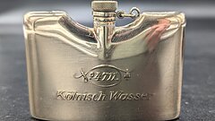 K&ouml;lnisch Wasser der Marke 4711 in einem goldenen Flakon