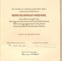 Widmung für Konrad Adenauer mit Unterschriften der Fraktionsvorsitzenden des Parlamentarischen Rats